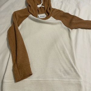 Never worn. Boys hooded thermal. Tags were torn off. Tan and cream. 5T Old Navy.